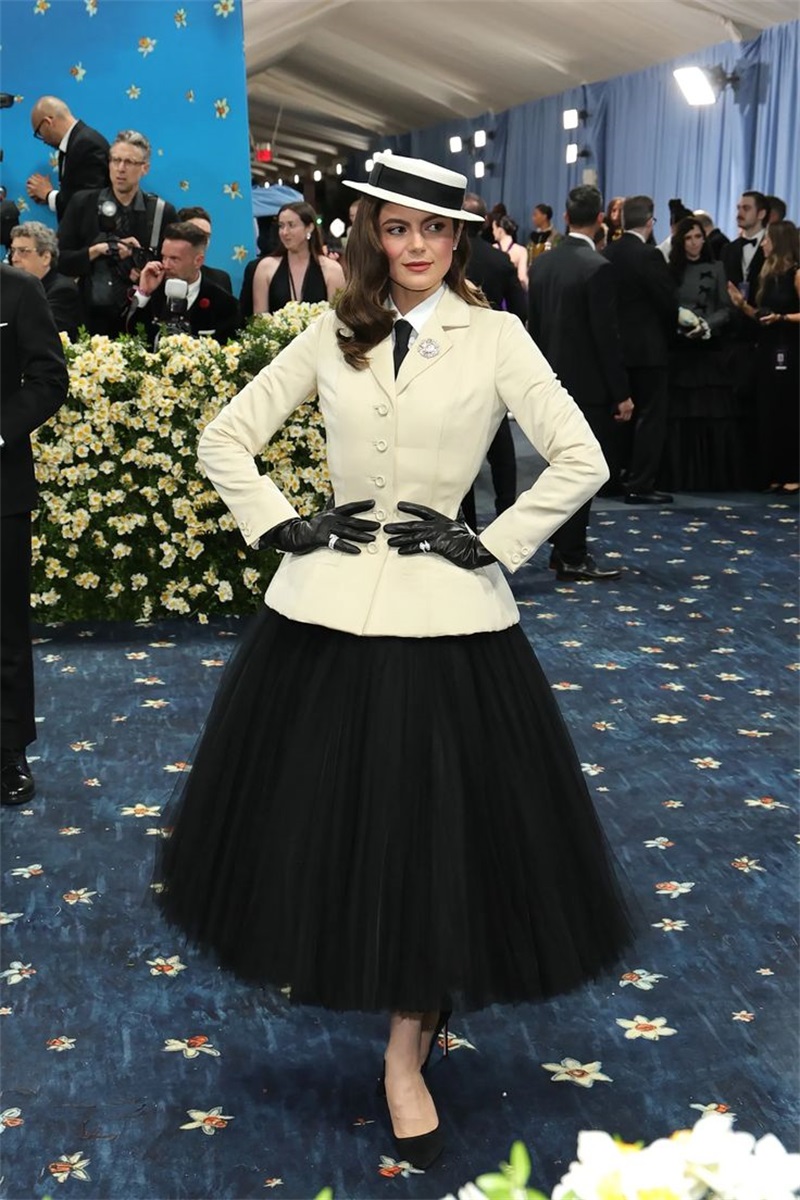 Women Formal Wear Designers - Beyaz Kadın Ofis Takım Elbise Etek