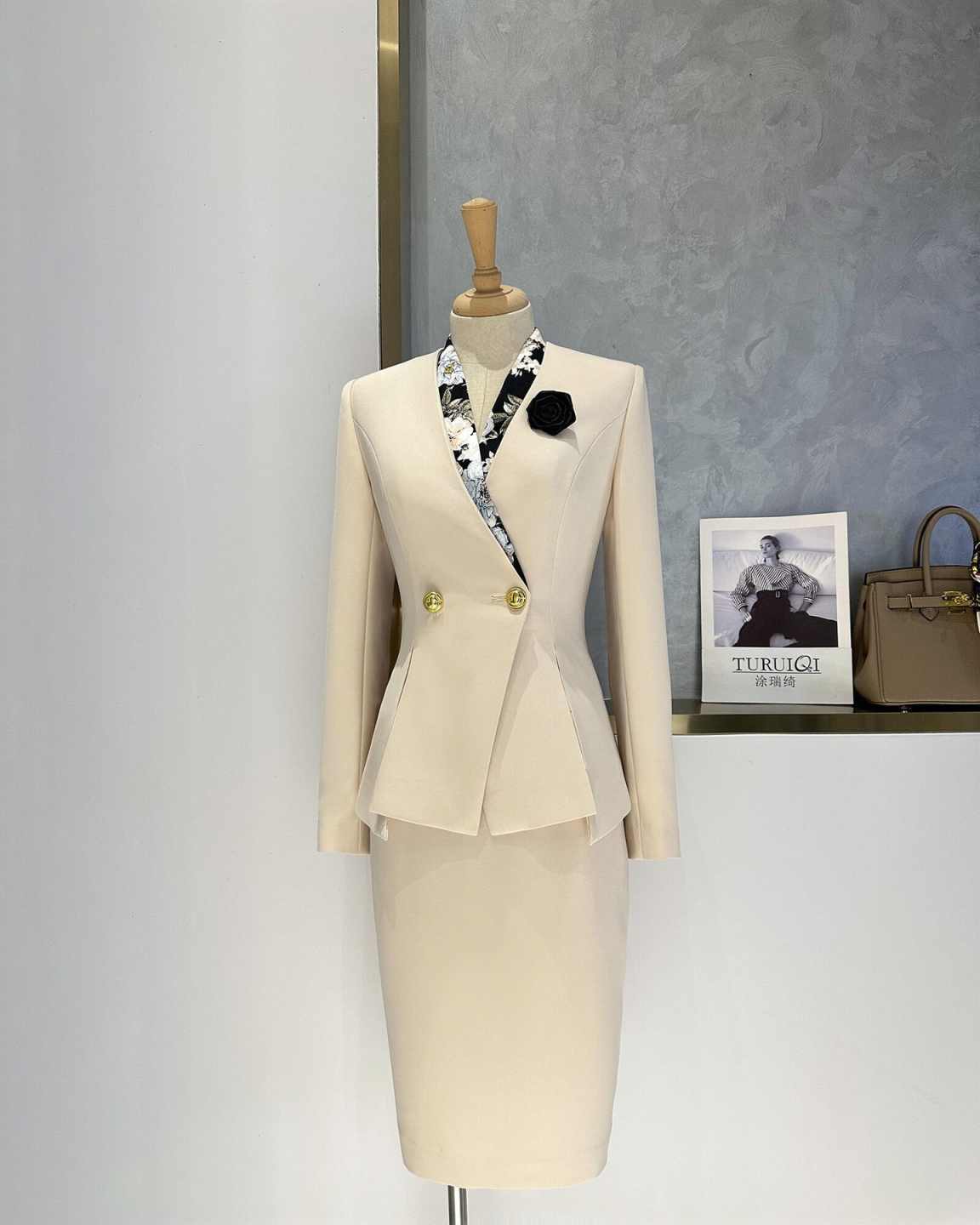 Şık Peplum Kadın Takım Elbise  - Women Formal Wear For Conference incelemesi ve fiyatı