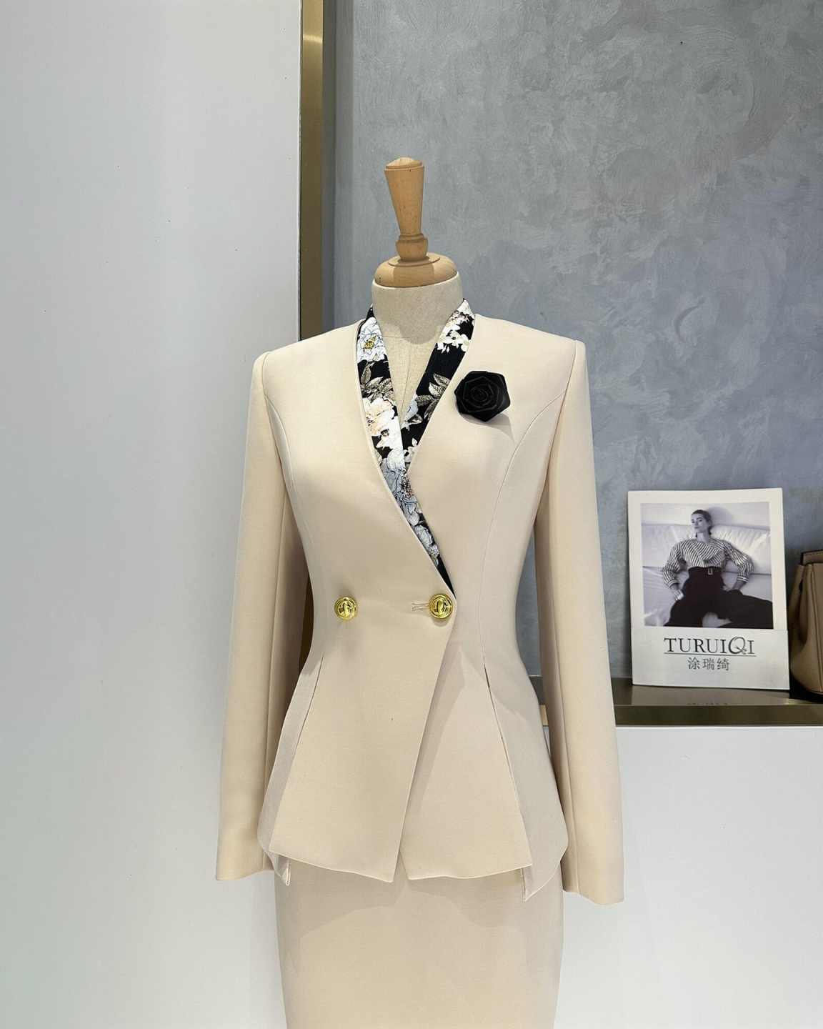 Şık Peplum Kadın Takım Elbise  - Women Formal Wear For Conference incelemesi ve fiyatı